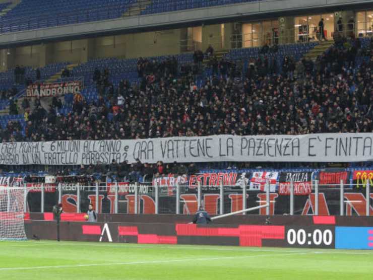 Tifosi del Milan contro Donnarumma, ora portiere del PSG