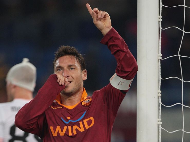 Totti festeggia un gol