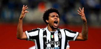 Weston Mckennie con le braccia alzate