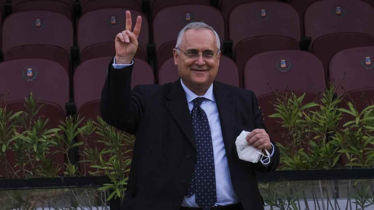 Claudio Lotito sorride