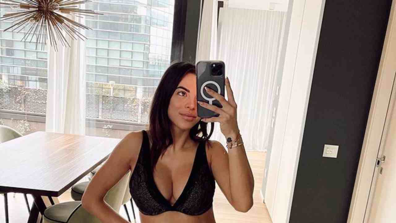Giulia Amodio casa selfie