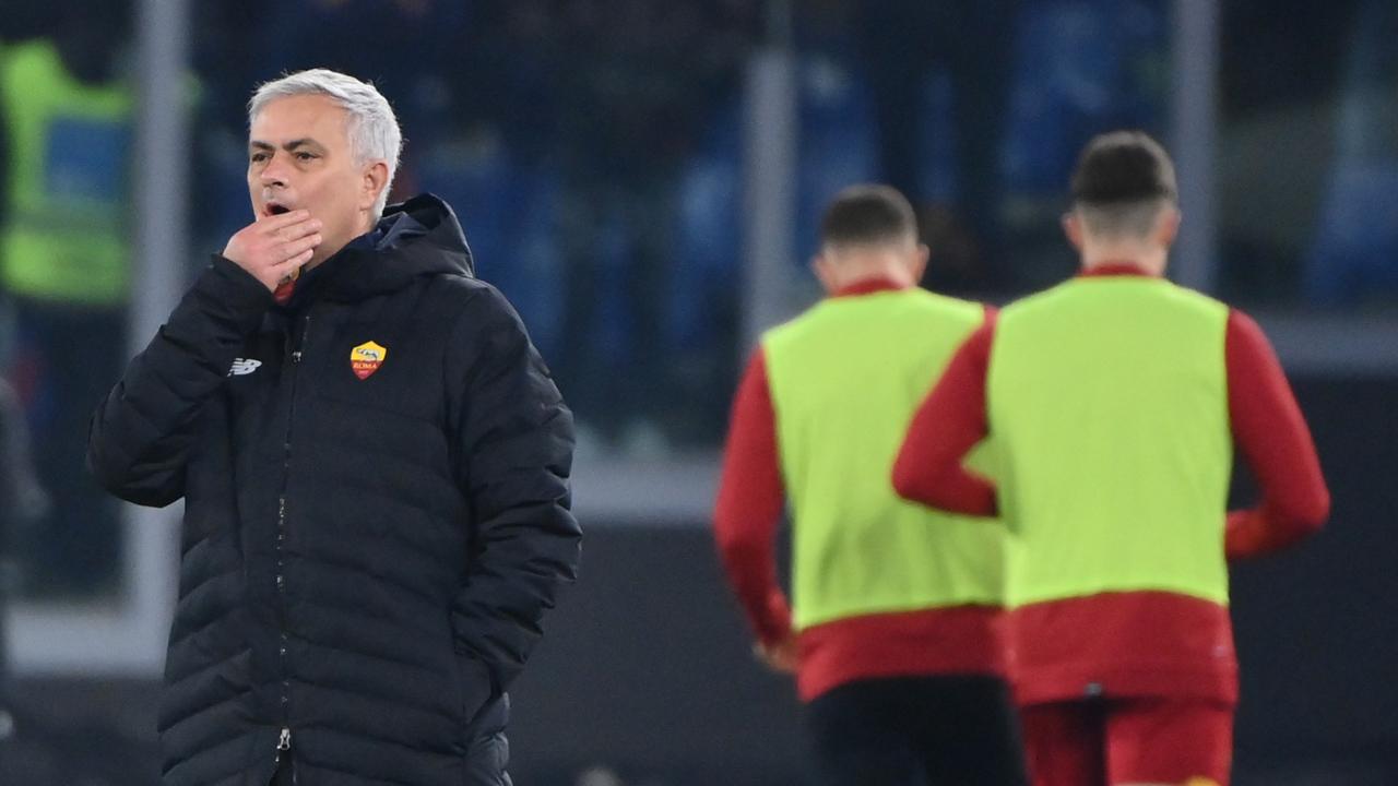 Mourinho riscaldamento - foto LaPresse