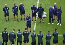 Mancini e gruppo Italia - foto LaPresse