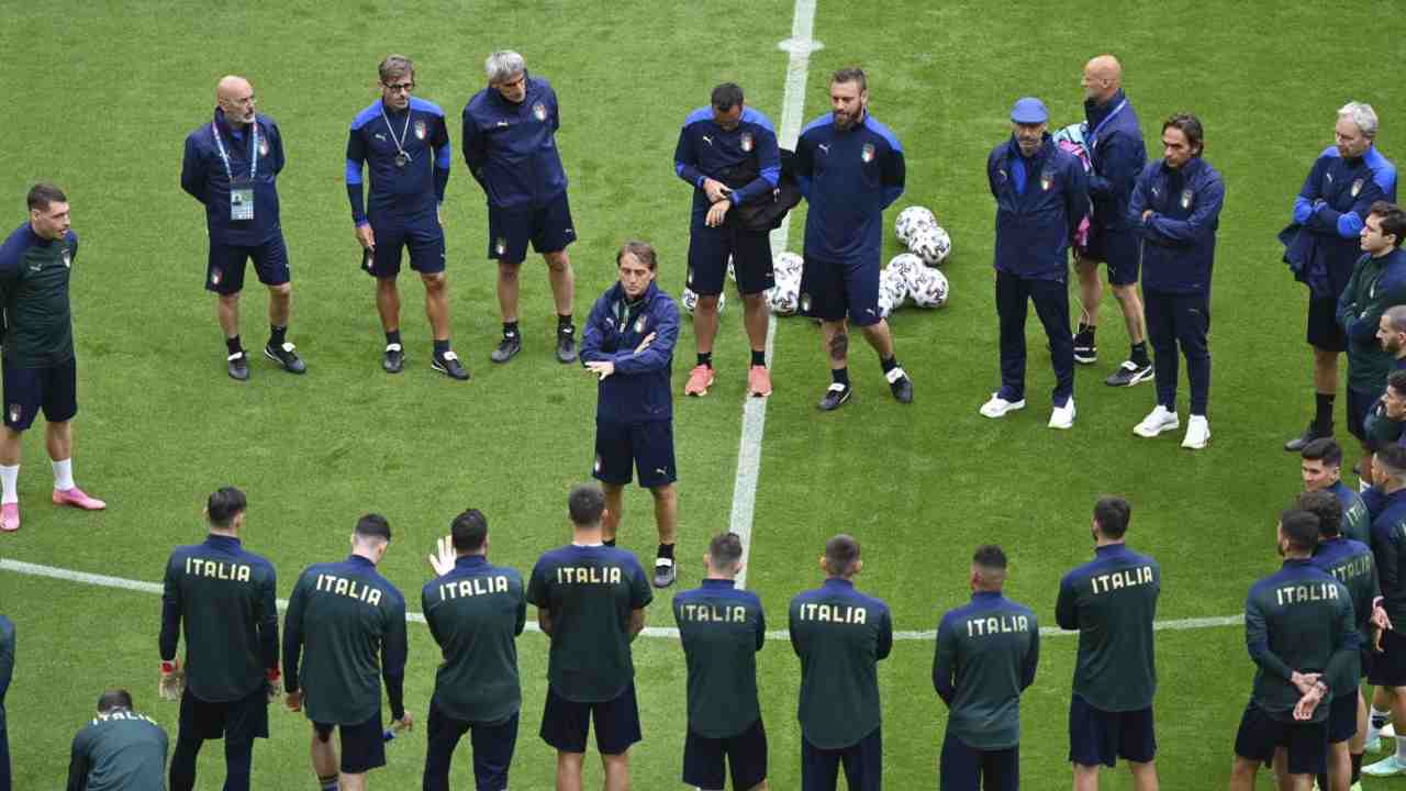 Mancini e gruppo Italia - foto LaPresse