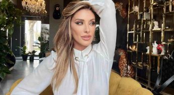 Sabrina Salerno, maglia bagnata e niente reggiseno: si vede tutto