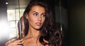 Carolina Stramare ha esagerato: costume tutto aperto, il lato A fuoriesce