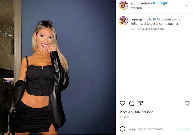 Agustina Gandolfo, la minigonna troppo corta fa immaginare tutto - FOTO