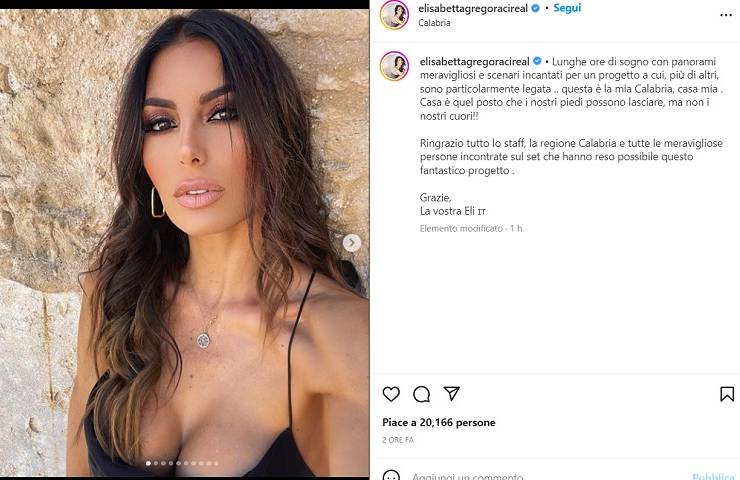 Elisabetta Gregoraci, la scollatura buca lo schermo: divina - FOTO