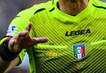 Calcio, arbitro in manette