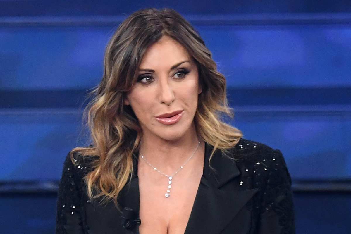 Sabrina Salerno da urlo: così mostra quasi tutto